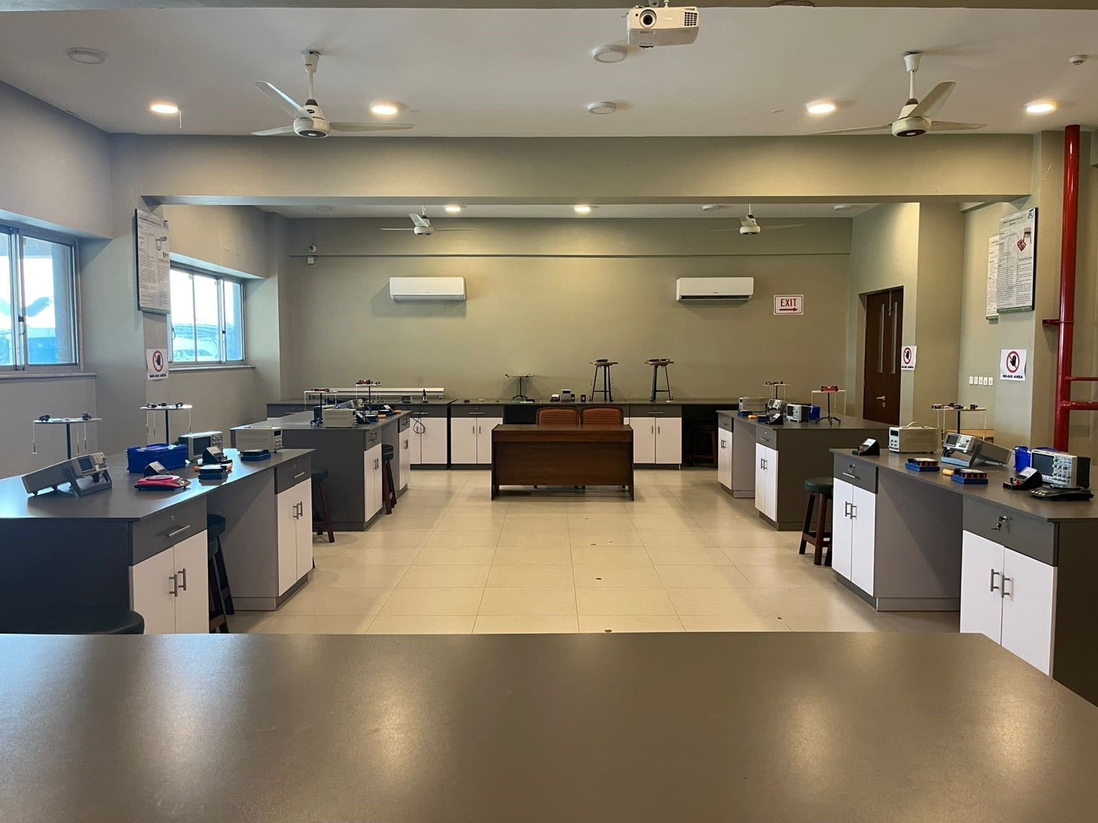 Electronic Lab Image 1