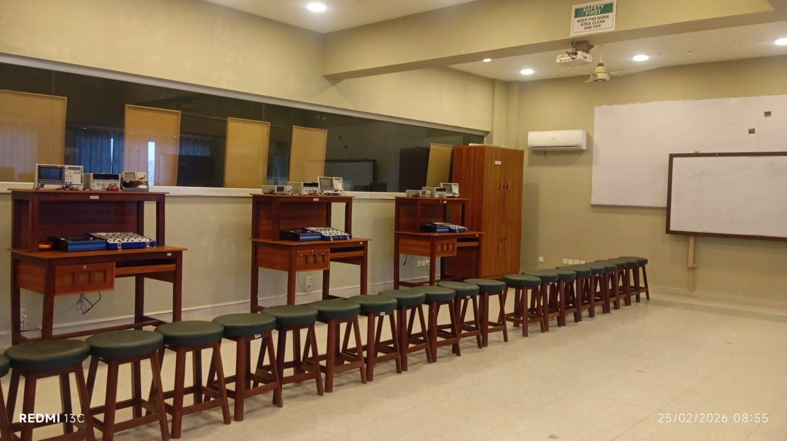 Electronic Lab Image 3