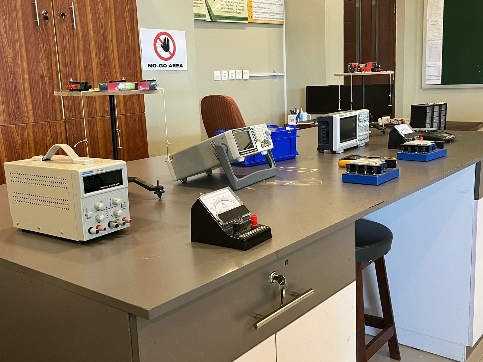 Electronic Lab Image 4